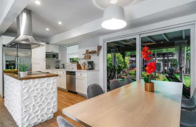 14615 NE 3rd Ct photos photos