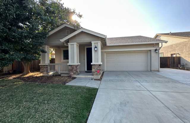 Beautiful 3 Bed 2 Bath House in a Great Location! photos photos
