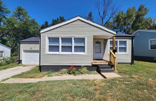 Spacious 2-Bedroom, 1-Bathroom Home AVAILABLE NOW!! photos photos