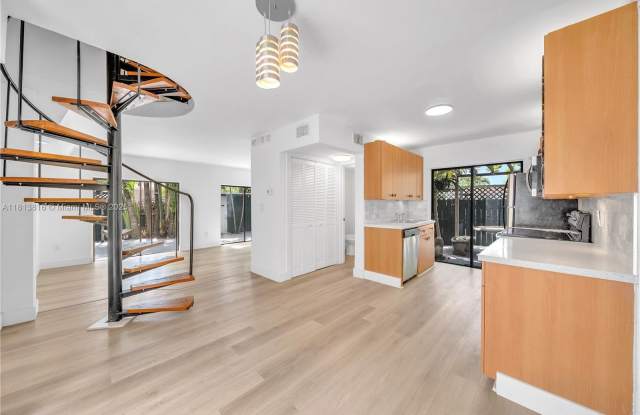 2745 SW 32nd Ave photos photos