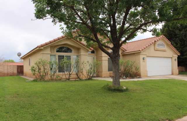 Red Cliffs area 3br / 2 ba home with garage and nice yard - 2414 East 630 North, St. George, UT 84790