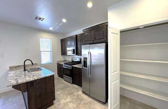 326 N 2470 W Gallery 4