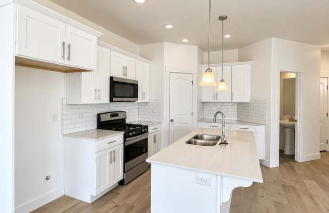4-Bedroom Townhome | 6 Minutes from Intermountain Children’s Hospital Gallery 4