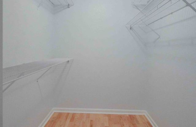 Lennox Mill Beauty - 3510 Bankhead Road, Tallahassee, FL 32309