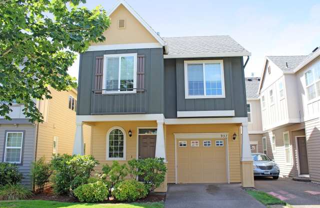 Newer Construction 3 Bed, 2.5 Bath House in Hillsboro w/Loads of Curb Appeal photos photos