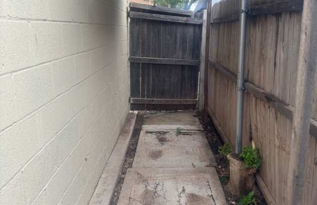 Efficiency Stand Alone Back-house in Bivins! All Utilities Paid!!  To Schedule Viewing Call 806-340-8283 Gallery 4