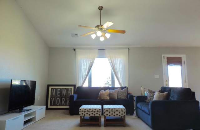 UPDATED KITCHEN! NEW PAINT! FENCED BACKYARD! photos photos