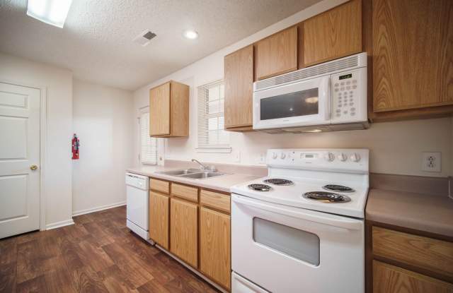All Brick Building******55+Senior Community****** Rent $924/month Gallery 4