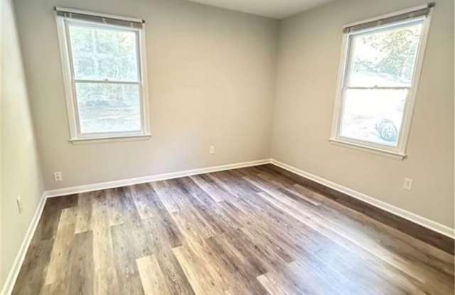 2 Bed 1 Bath Duplex Gallery 3