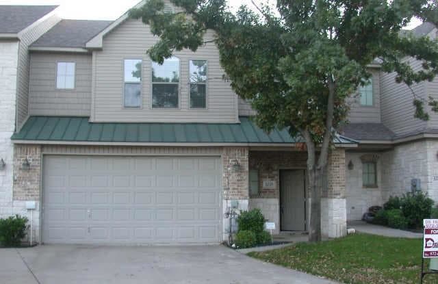 4220 Towne Lake Court - 4220 Towne Lake Court, Irving, TX 75061