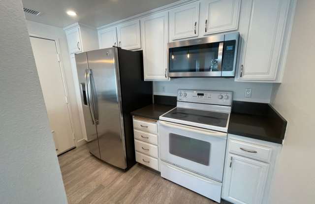 Super Quaint Gated Community - 2BR/1.5 Bath Gallery 4