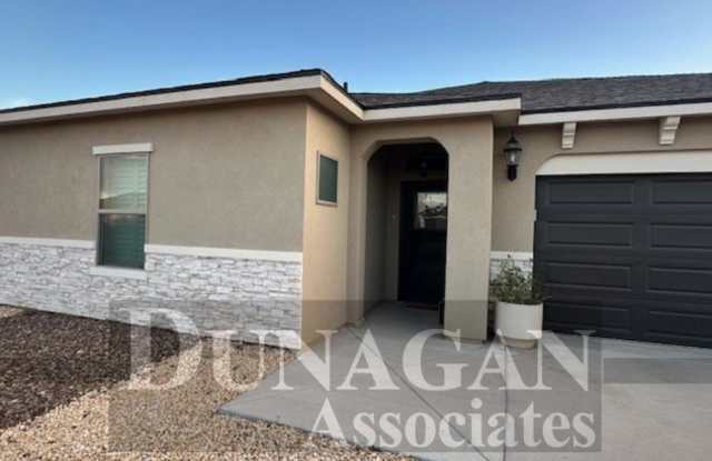 Beautiful 3 Bedroom, 2 Bath home - Corner Lot! - 807 Pima Drive, Carlsbad, NM 88220