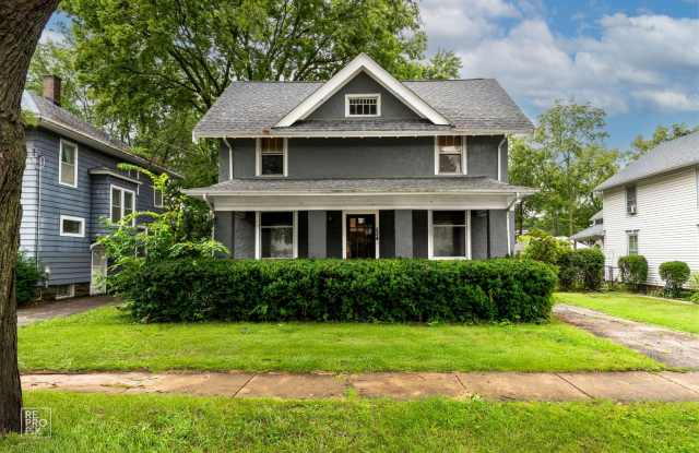 Aurora Home in Historic District photos photos