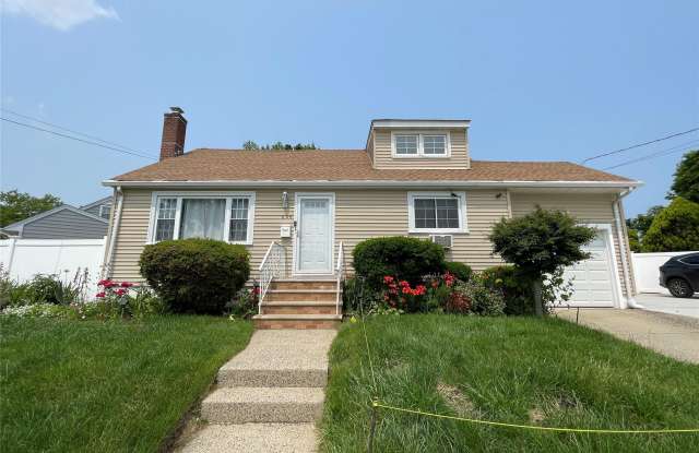 604 Straight Path - 604 Straight Path, West Babylon, NY 11704