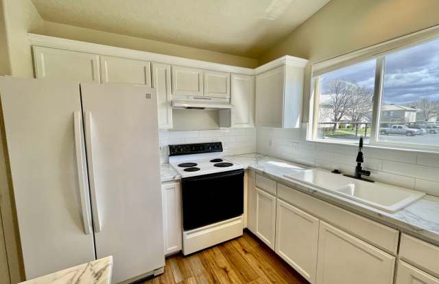 Pet-Friendly Townhome Close to Everything! photos photos