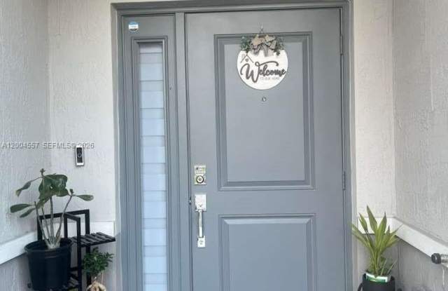 1431 NE 3rd Ave photos photos