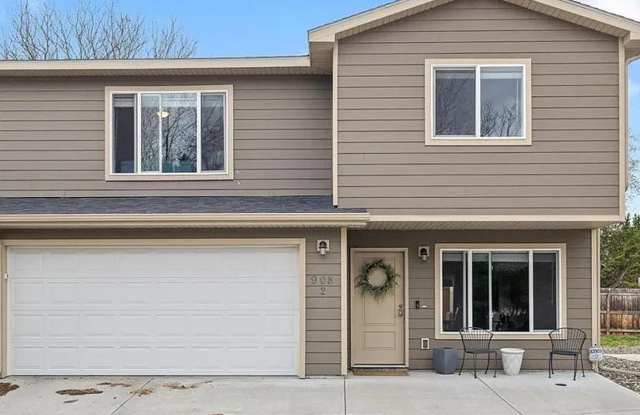 Spacious 3BR/2.5BA Furnished Townhome | Pet-Friendly Fenced Yard (can unfurnish if needed) photos photos