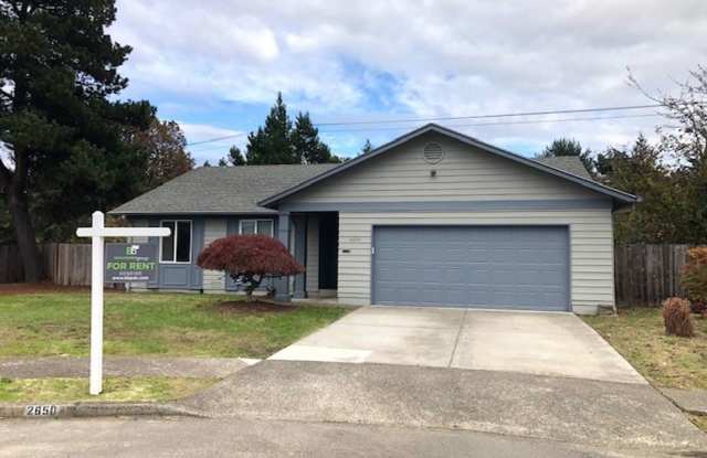 Well Cared For Home in Oak Hills Neighborhood! New Paint  Carpet! Located on Large Lot - Cul-De-Sac! - 2650 Northwest Eastway Court, Oak Hills, OR 97006