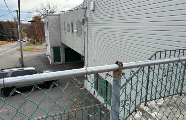 4228 ST LAWRENCE Avenue Gallery 2