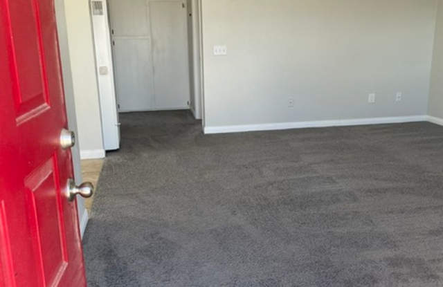 Charming 2BR/1BA Desert Home in the Heart of Chocolate Drop! Gallery 4