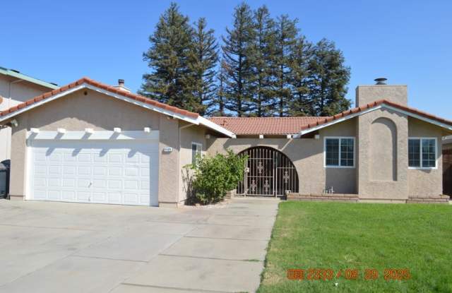 1125 West Tuolumne Road photos photos