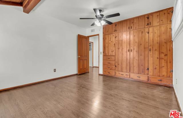 9322 Lasaine Avenue Gallery 1