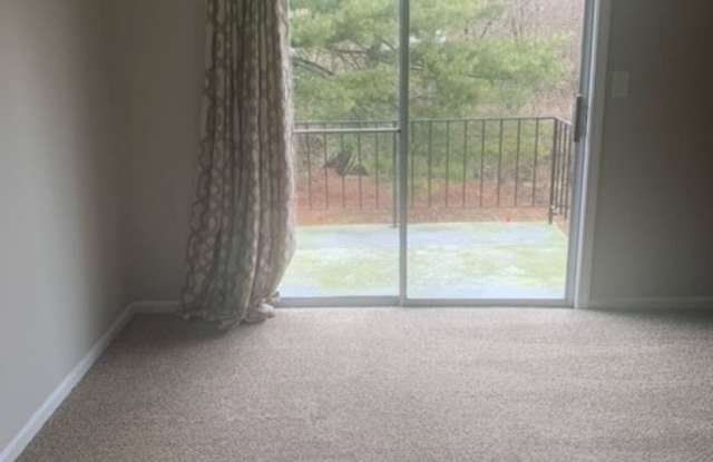 Oakcrest Apartments Gallery 3