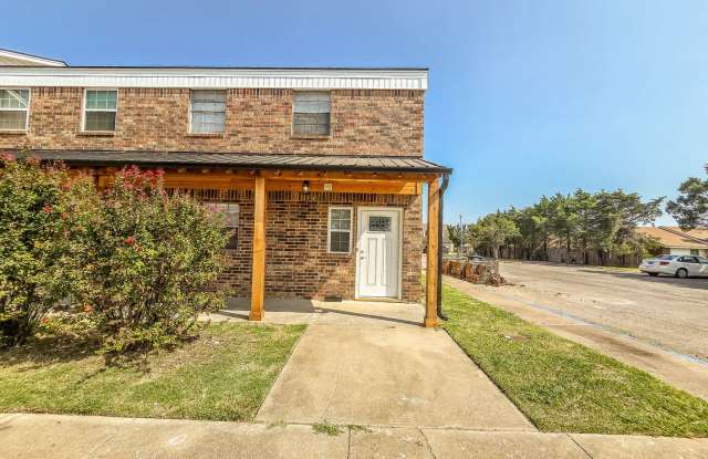 3 bed Brick Townhome in Shawnee Gallery 1