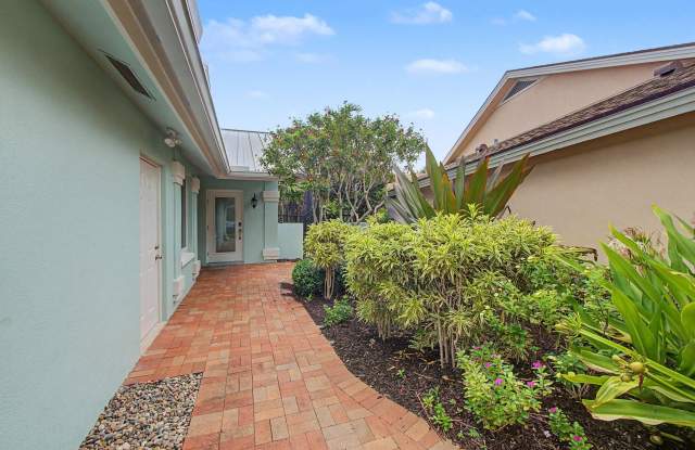 303 LEEWARD Drive Gallery 2