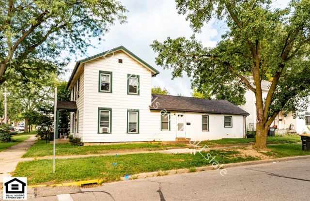 126 S Oak St photos photos