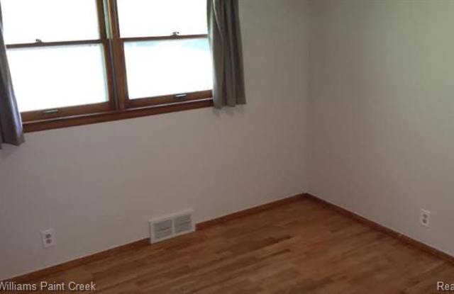 870 BARILANE Drive Gallery 3