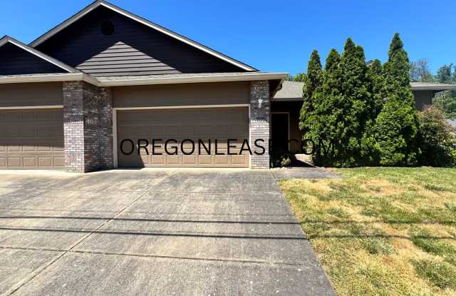 3 bedroom North Eugene duplex home with full sized garage - 3390 Arrowhead Street, Eugene, OR 97404
