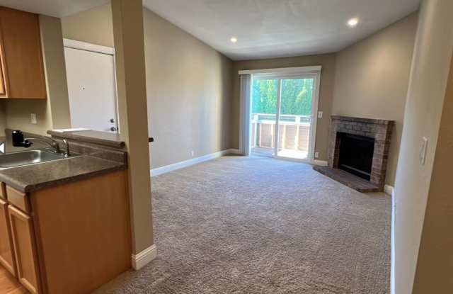 530 E. Patriot Blvd photos photos