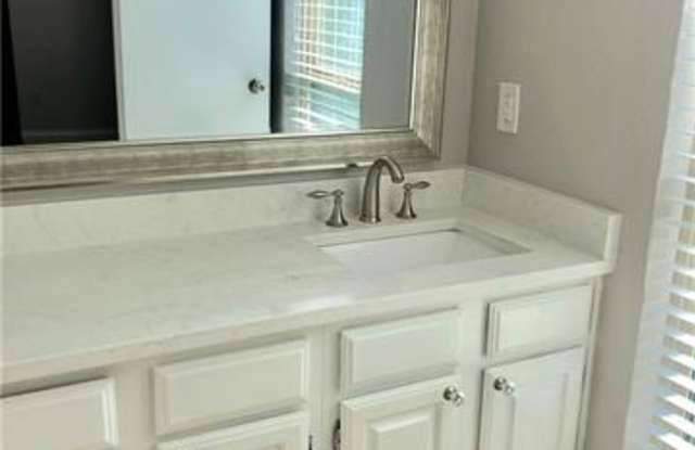 2100 Shadowood Trail Gallery 4