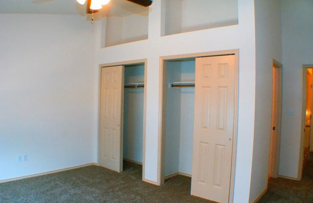 FOR LEASE!! Great location! Gallery 4