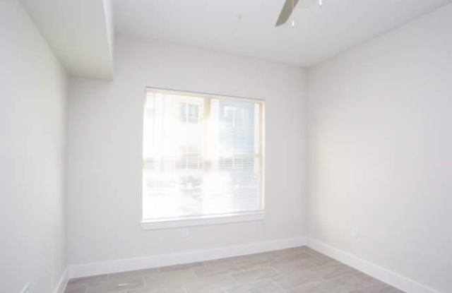 2756 Philomena St Gallery 4