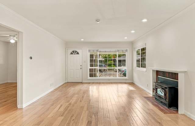 Updated Kitchen & Classic charm in Santa Clara Gallery 4