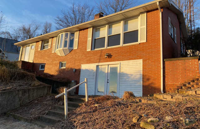 3bed 2bath Home with Atwood Lake Views - 1121 Fiesta Road Southwest, Carroll County, OH 44620 3bed 2bath Home with Atwood Lake Views - 1121 Fiesta Road Southwest, Carroll County, OH 44620