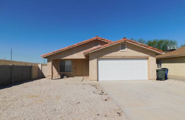 3 BEDROOM HOME IN OCOTILLO! photos photos