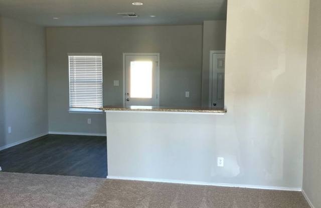 ZERO APPLICATION FEE FOR THIS LOVELY 3BR/2BA RANCH! Gallery 4