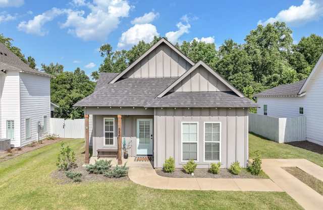 584 Piper Avenue - 3 Bedroom Cottage House in Auburn, AL Gallery 3