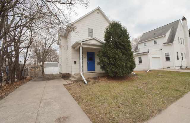 4 Bed 1.5 Bath Downtown Gem Available For Rent NOW! photos photos