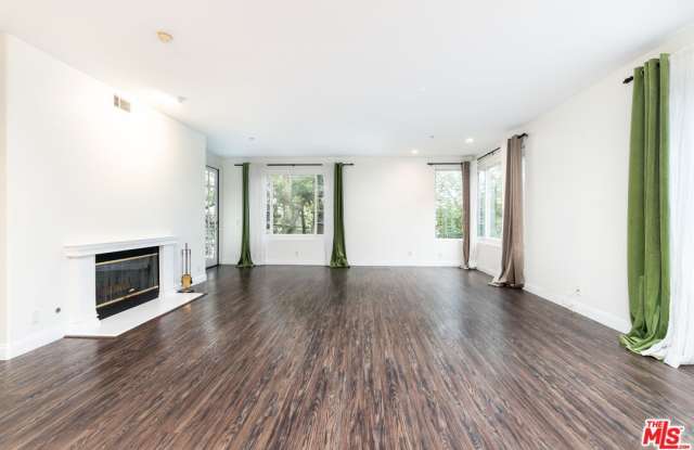 117 N Gale Dr Gallery 2