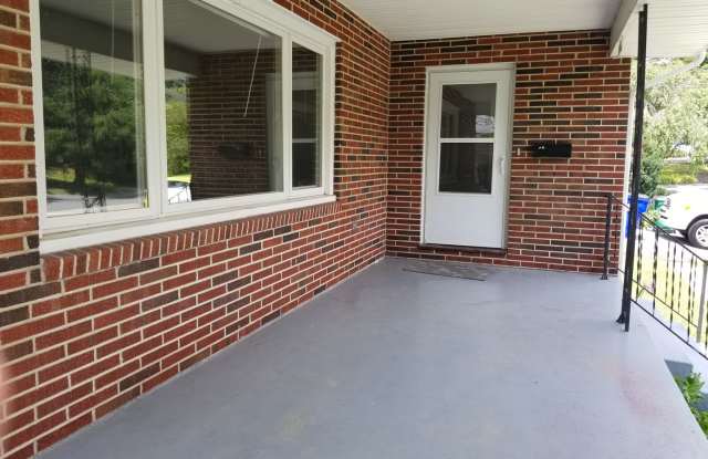 Spacious Home in Downtown Blacksburg Gallery 3