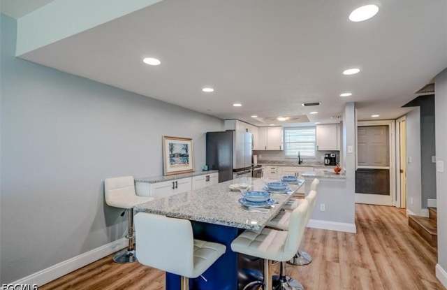 4541 Bay Beach Lane Gallery 2