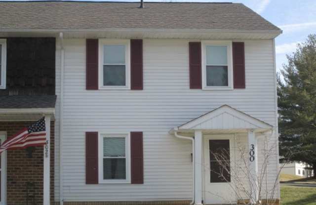 3 Bedroom 1 Full Bath with 2 1/2 Bath Townhouse photos photos