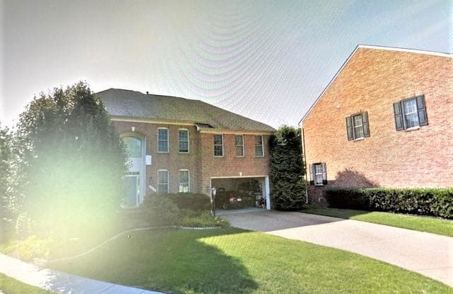 8425 TYSONS TRACE CT - 8425 Tysons Trace Drive, Tysons Corner, VA 22182