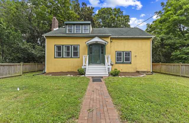 4 Bedroom / 2 Bath Eastport Cape Cod photos photos