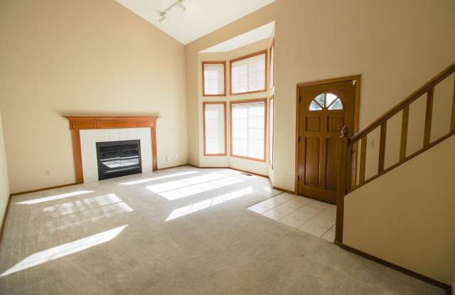 4 Bedroom Home With Walk-In Closets! ~ Fort Rock 2677 Gallery 2