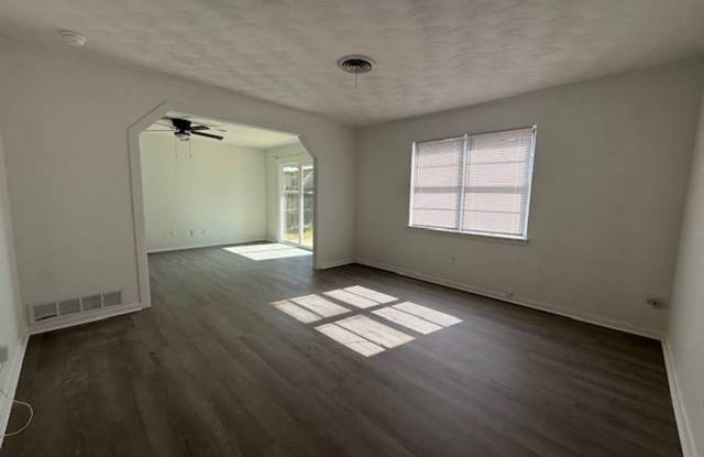 2141 GLENDALE Gallery 3